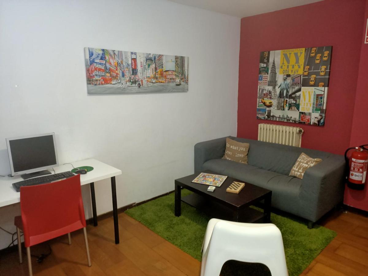 Diagonal House Hostel Barcelona Exterior foto