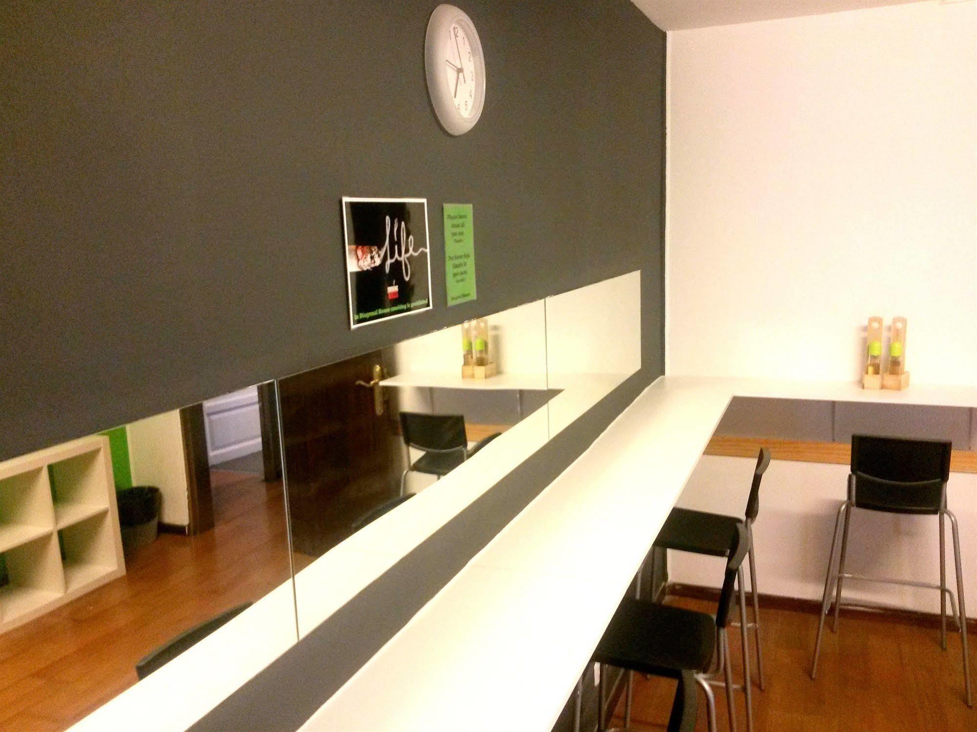 Diagonal House Hostel Barcelona Exterior foto